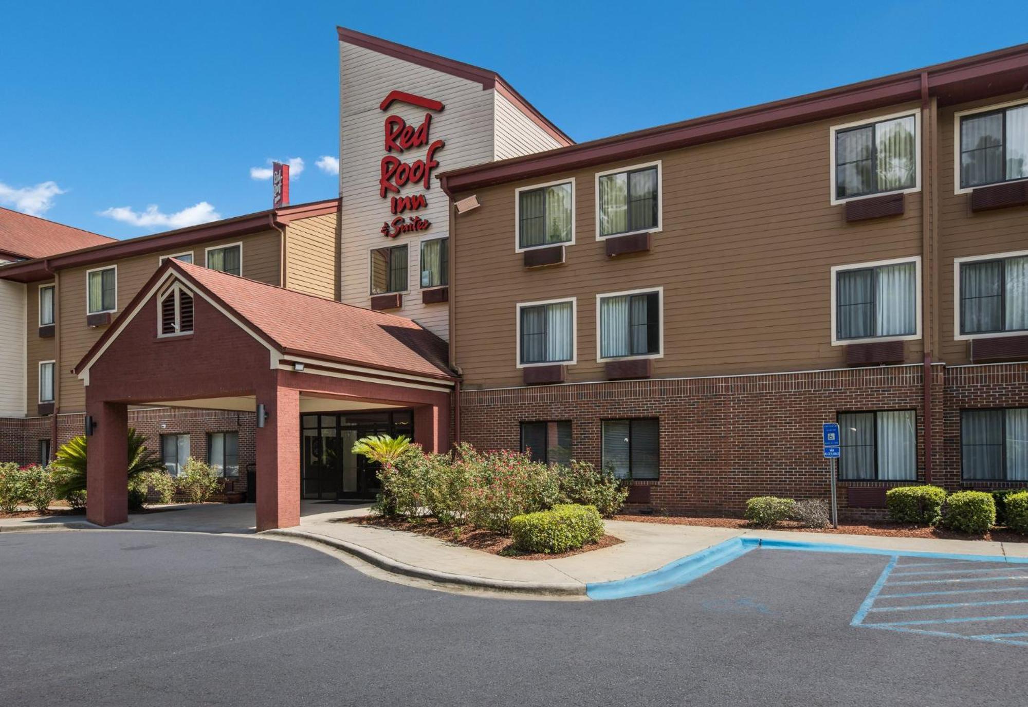Red Roof Inn & Suites Savannah Airport Pooler Exterior photo