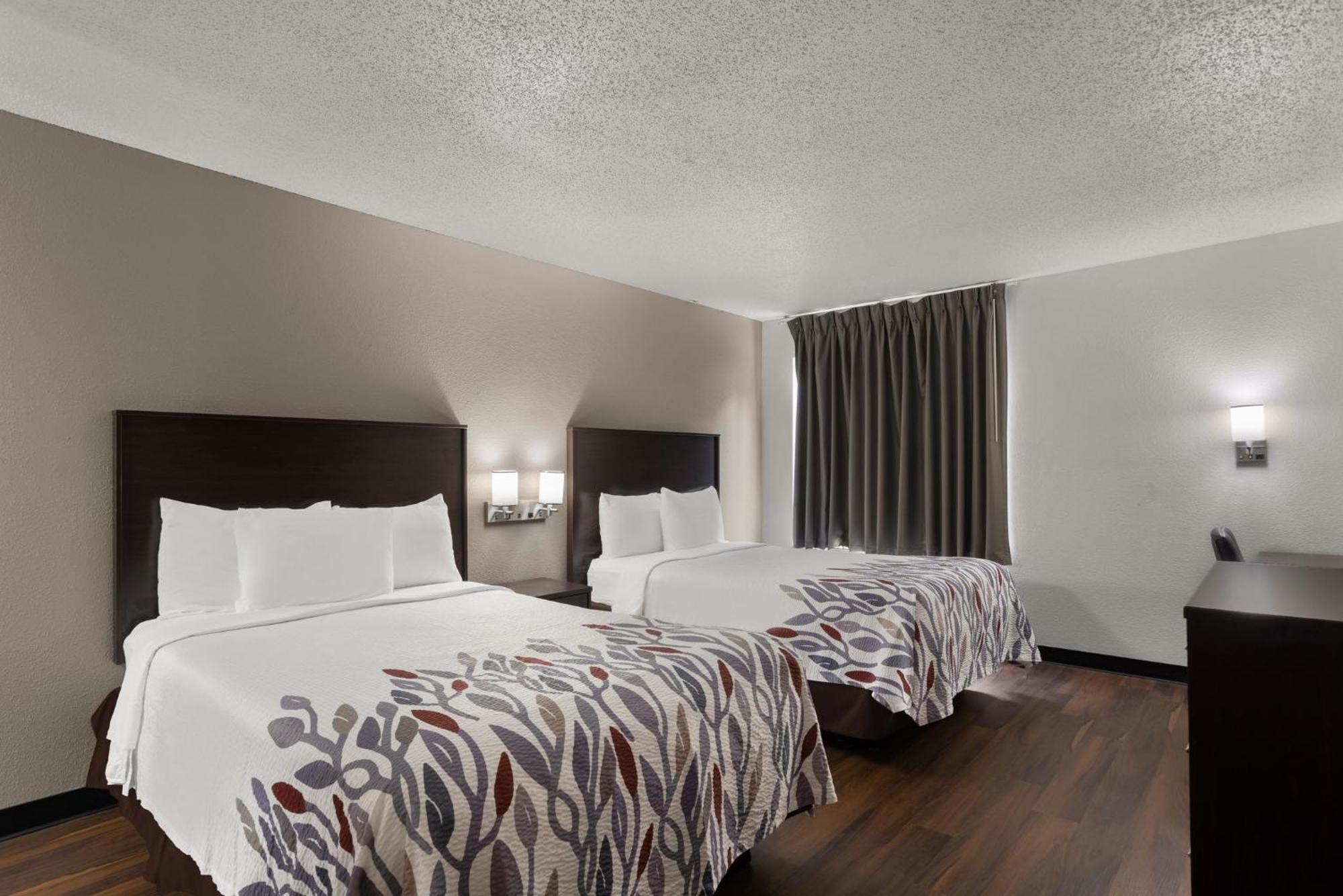 Red Roof Inn & Suites Savannah Airport Pooler Exterior photo