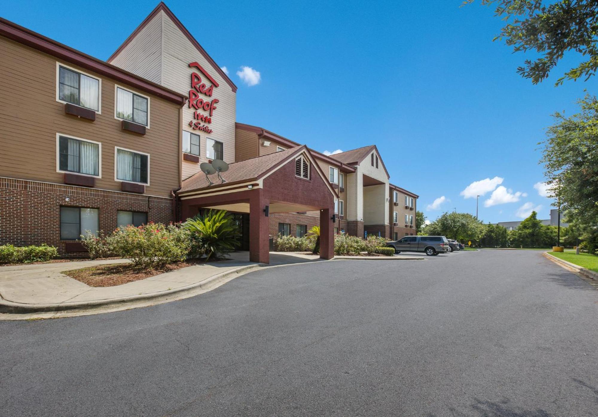 Red Roof Inn & Suites Savannah Airport Pooler Exterior photo