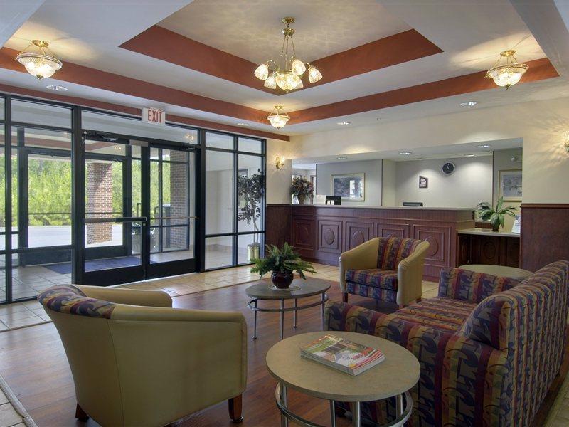 Red Roof Inn & Suites Savannah Airport Pooler Interior photo