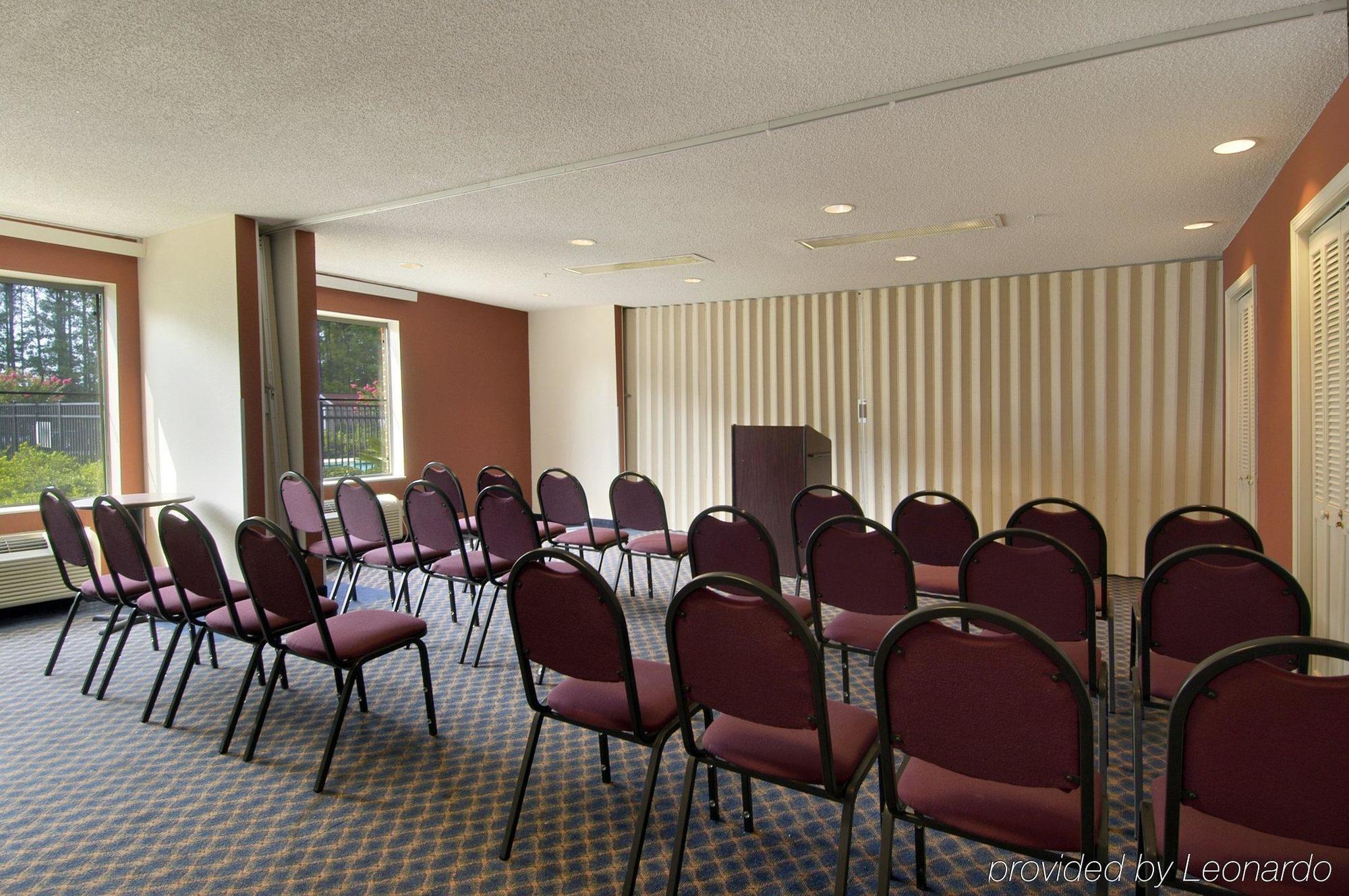 Red Roof Inn & Suites Savannah Airport Pooler Exterior photo