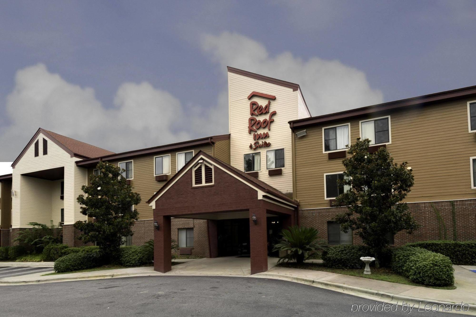 Red Roof Inn & Suites Savannah Airport Pooler Exterior photo
