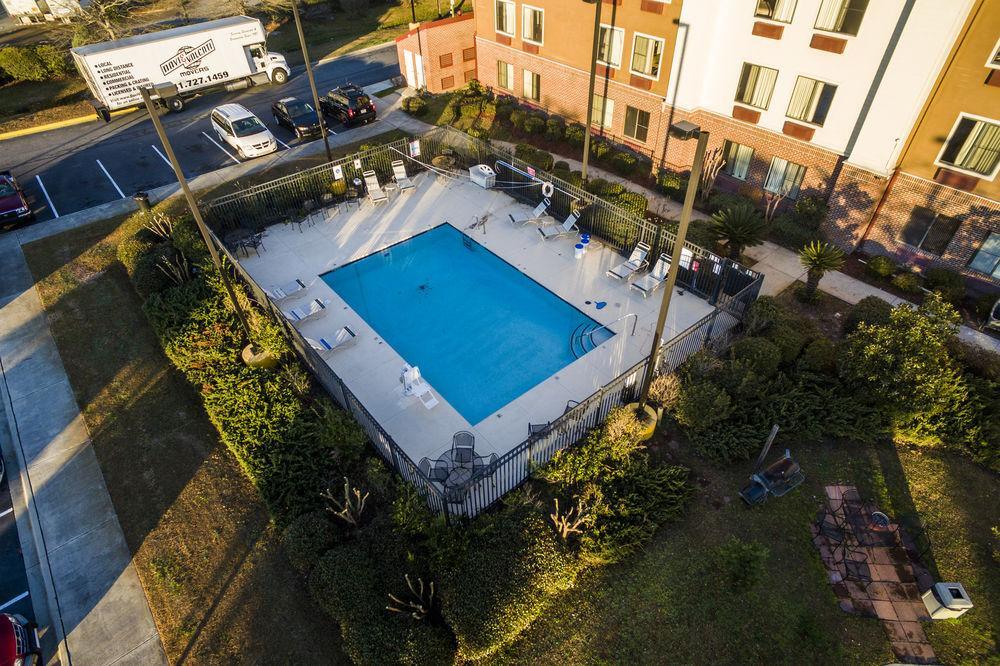 Red Roof Inn & Suites Savannah Airport Pooler Exterior photo